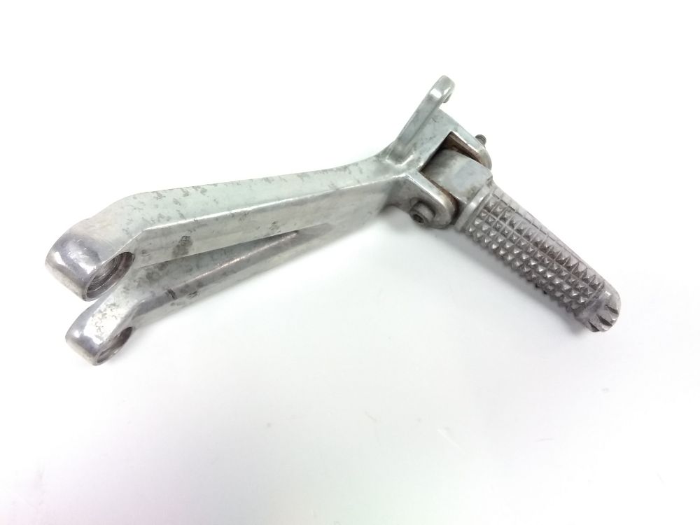 Platine et repose pieds arriere gauche