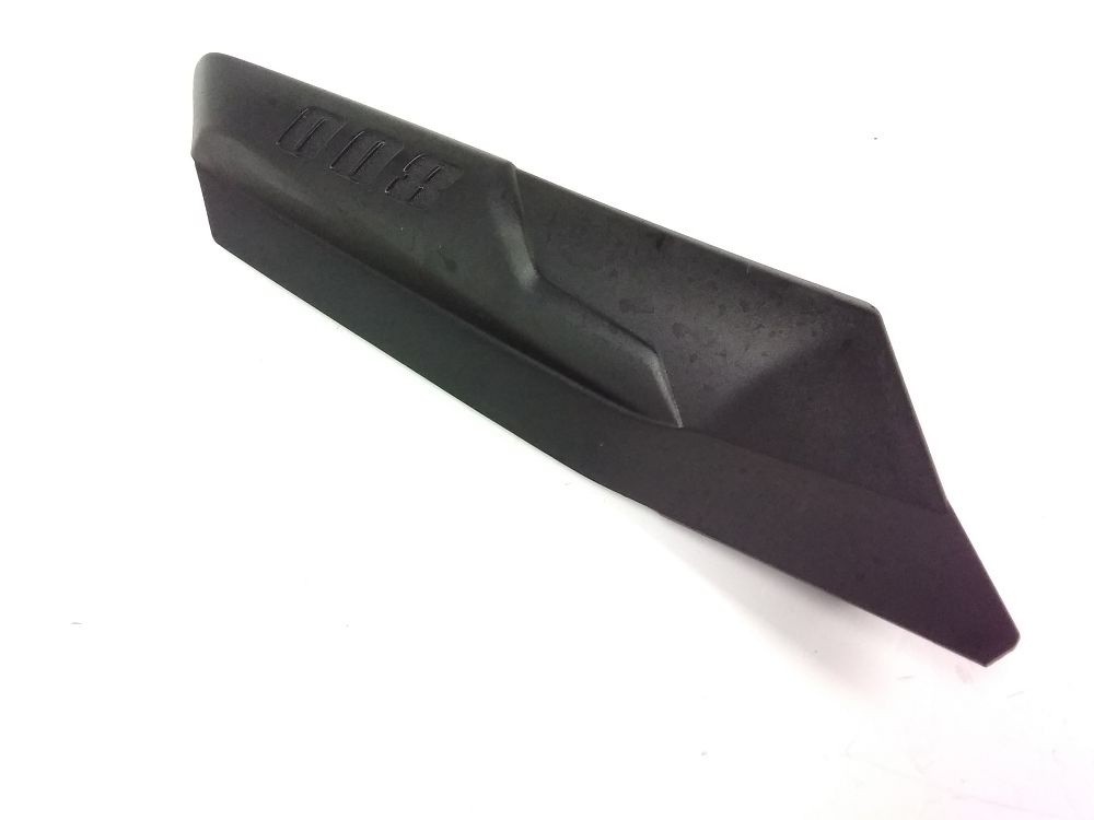 CACHE LATERAL DROIT