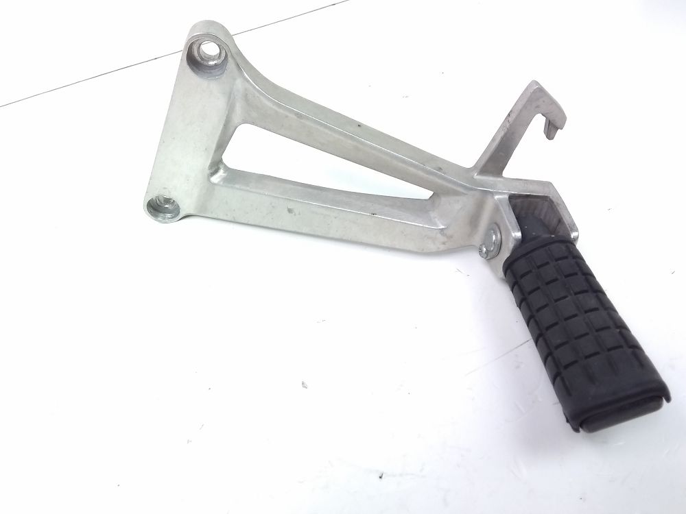 PLATINE ET REPOSE PIEDS ARRIERE DROIT