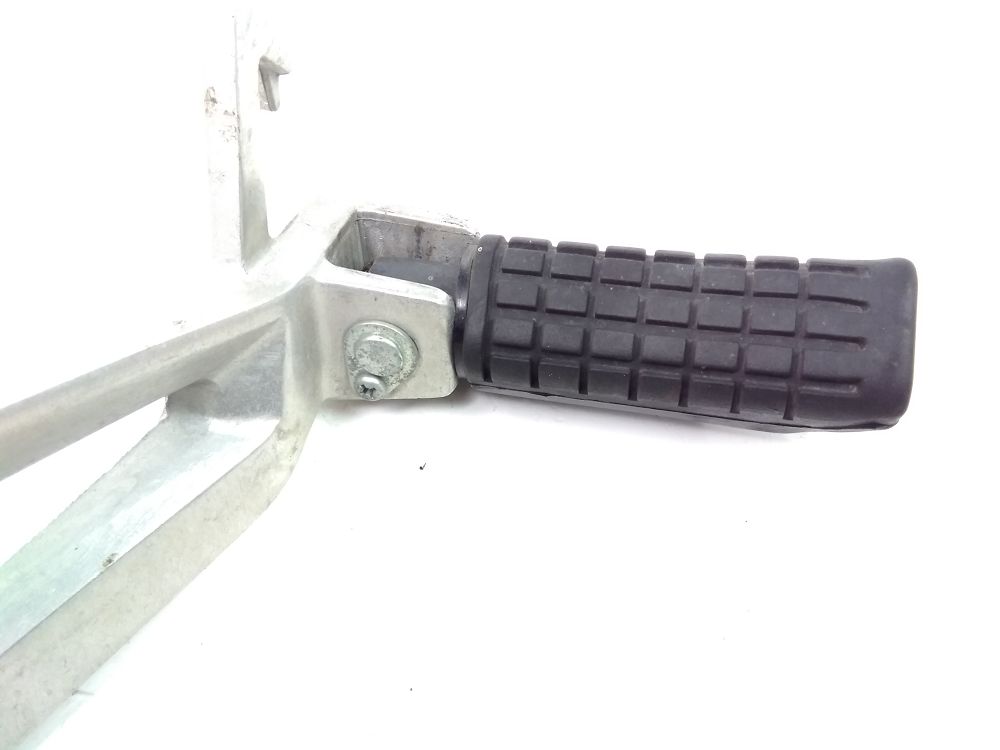 PLATINE ET REPOSE PIEDS ARRIERE DROIT