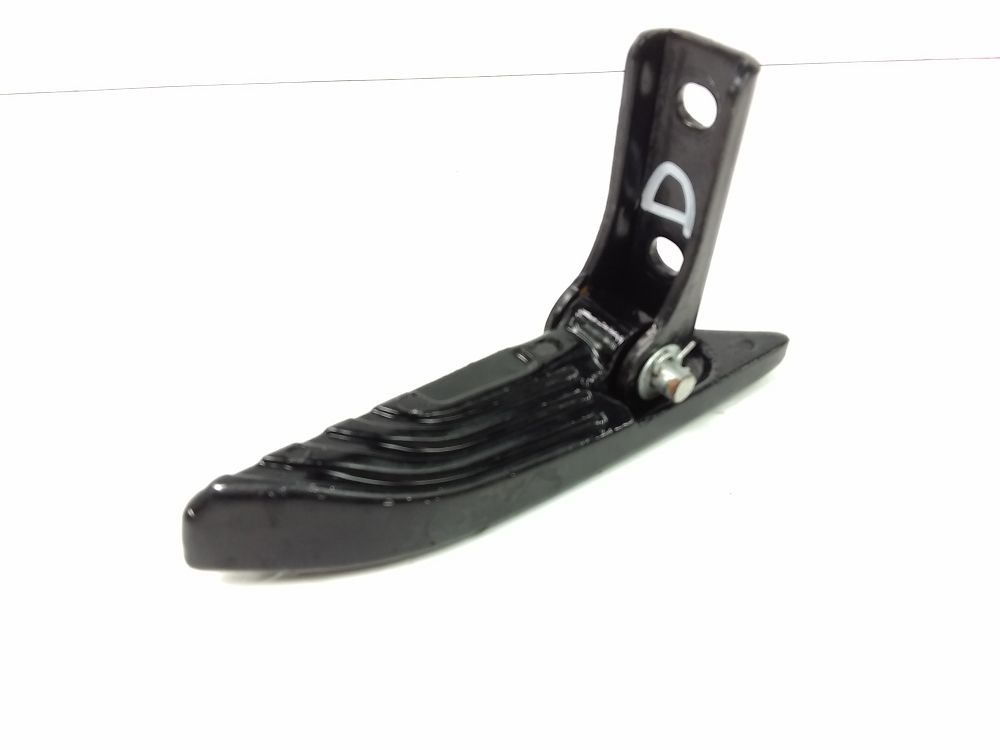 PLATINE ET REPOSE PIEDS ARRIERE DROIT