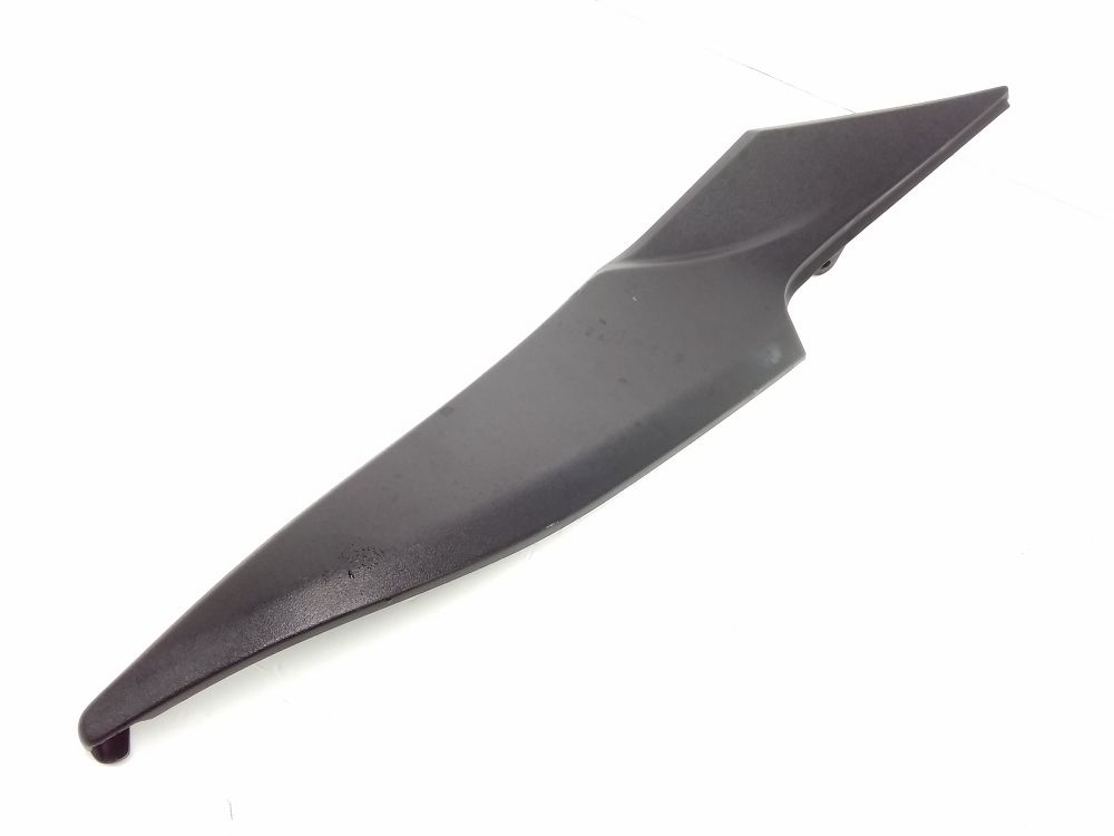 CACHE LATERAL DROIT