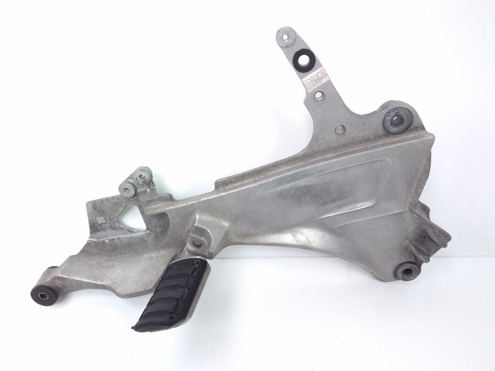 PLATINE AVANT DROITE