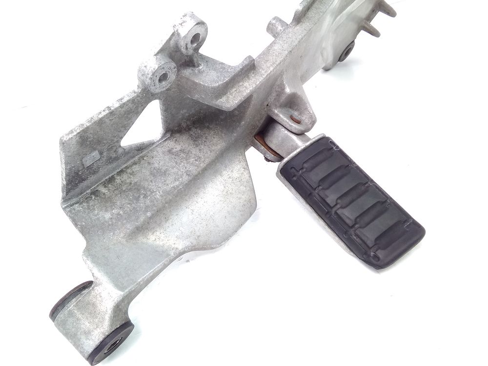 PLATINE AVANT DROITE