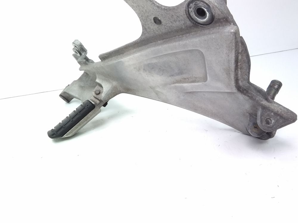 PLATINE AVANT DROITE