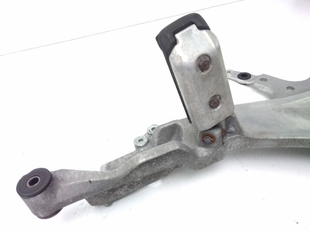 PLATINE AVANT DROITE