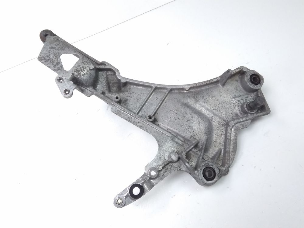 PLATINE AVANT DROITE