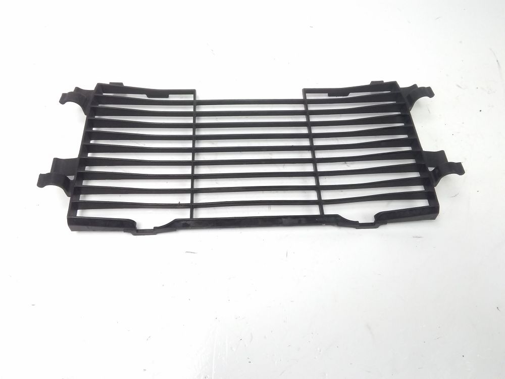 GRILLE DE RADIATEUR
