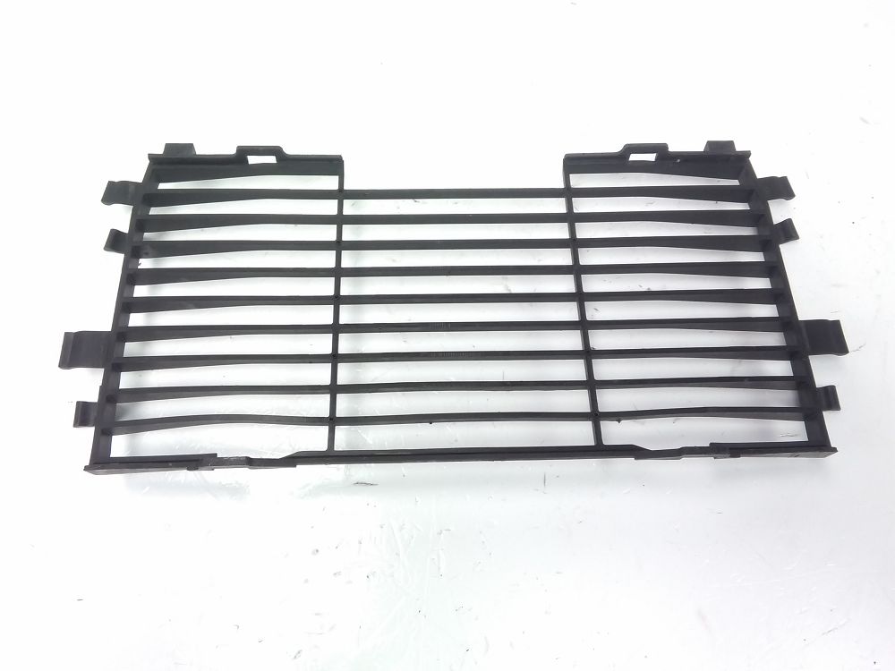 GRILLE DE RADIATEUR
