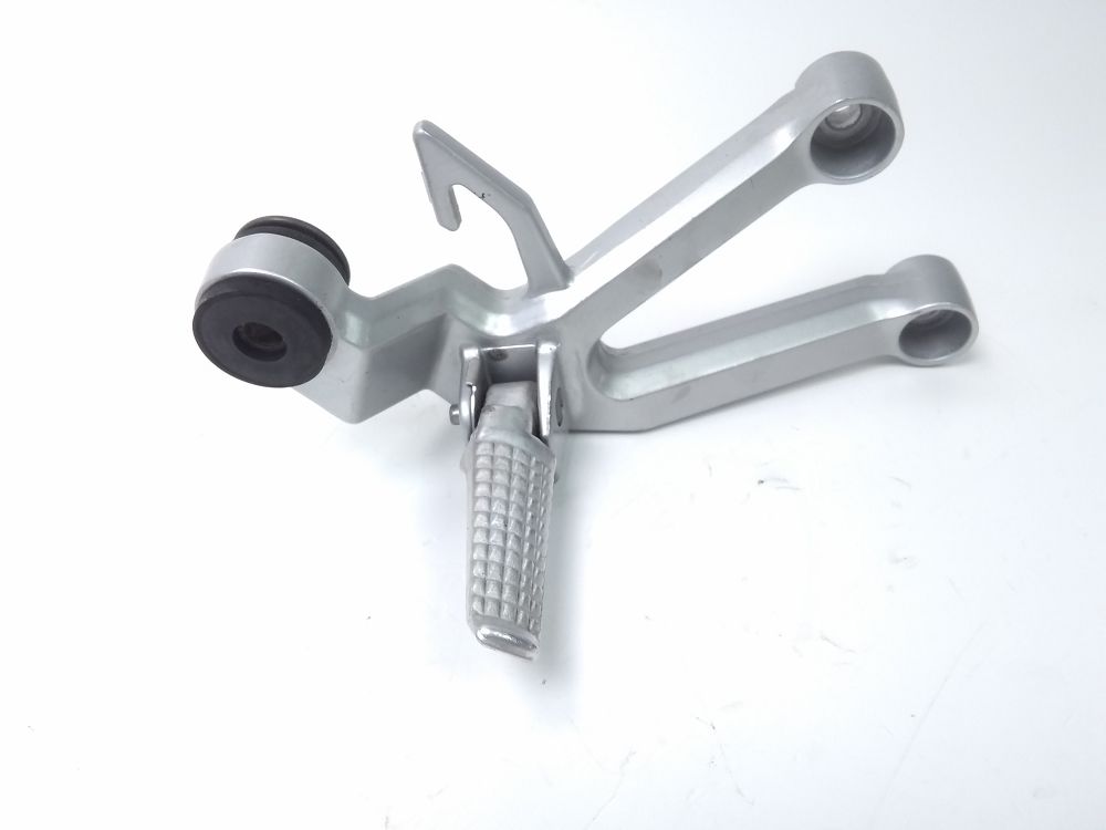 PLATINE ET REPOSE PIEDS ARRIERE DROIT