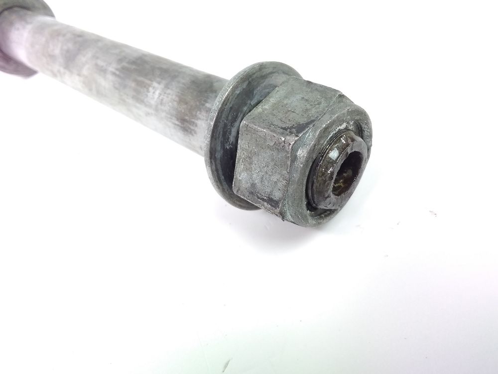 AXE DE ROUE ARRIERE