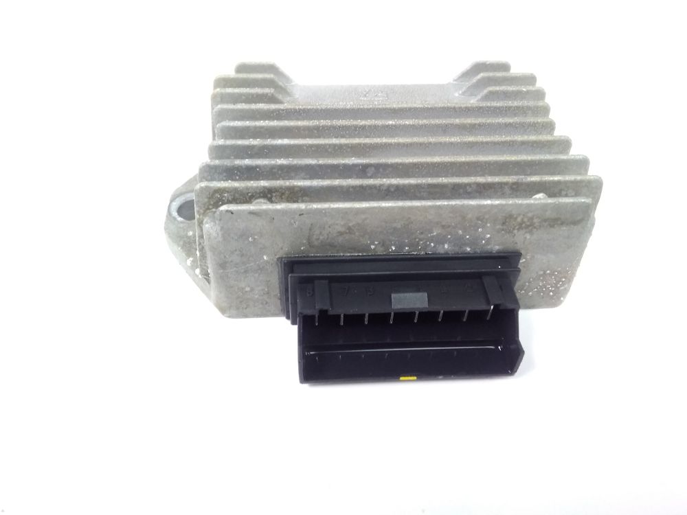 REGULATEUR DE TENSION