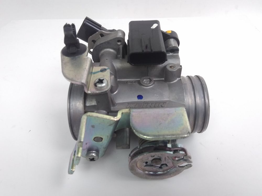 Corps d'injection gauche