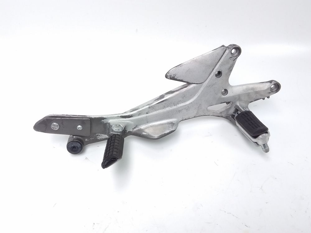 PLATINE AVANT DROITE