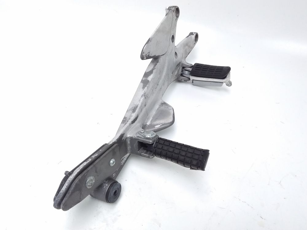 PLATINE AVANT DROITE