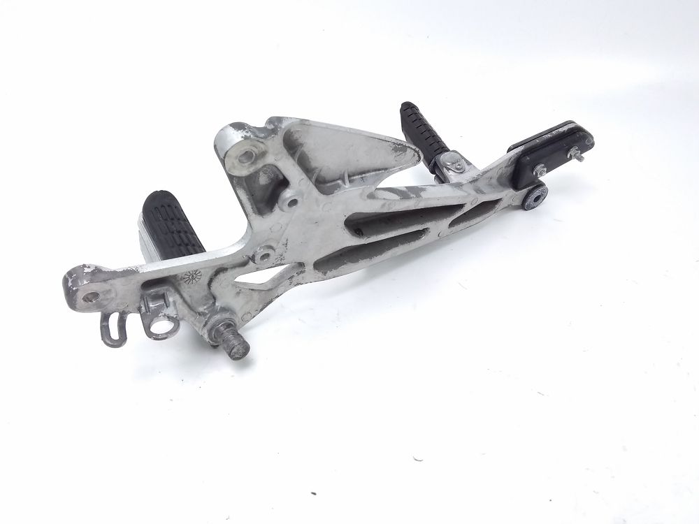 PLATINE AVANT DROITE