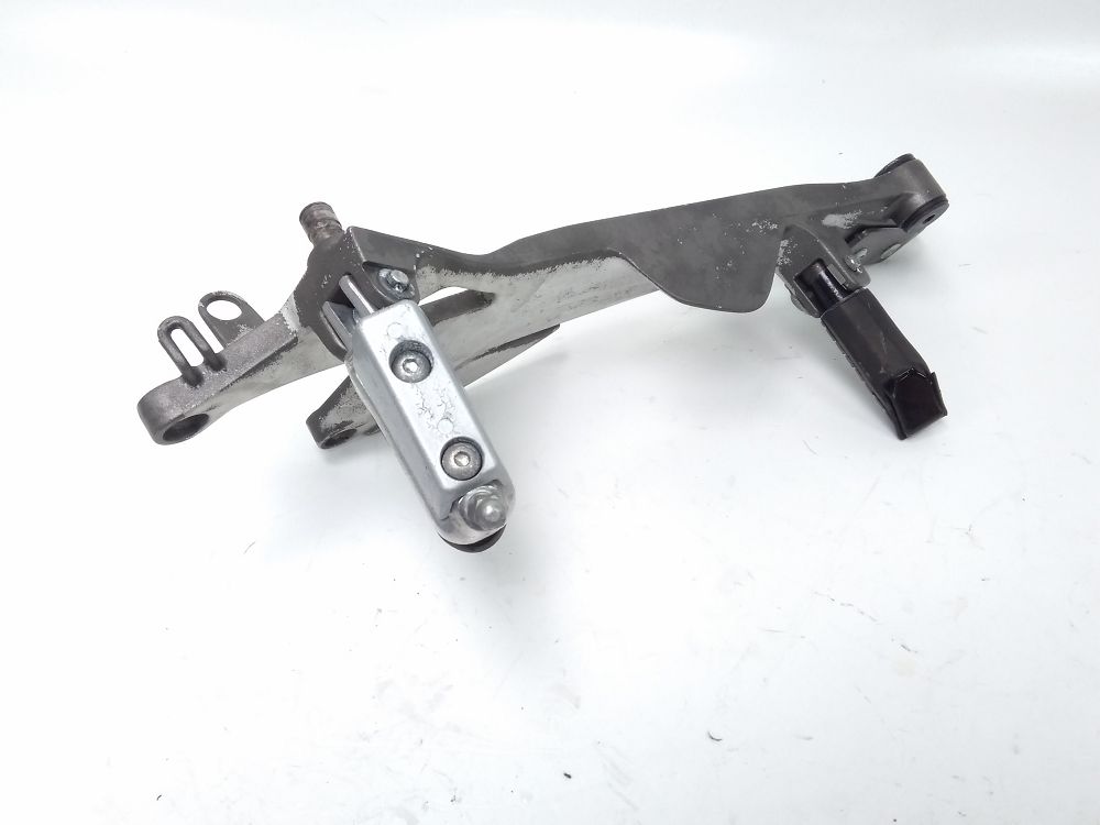 PLATINE AVANT DROITE