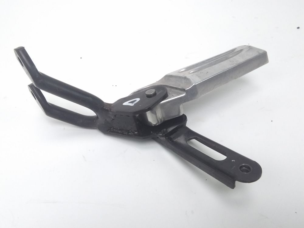 PLATINE ET REPOSE PIEDS ARRIERE DROIT