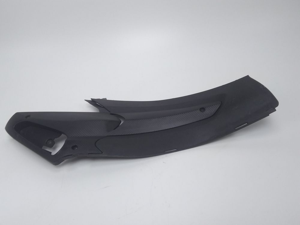 CACHE LATERAL DROIT