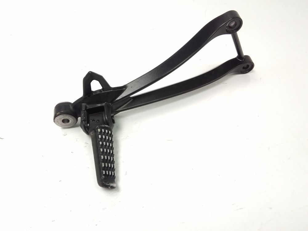 PLATINE ET REPOSE PIEDS ARRIERE DROIT