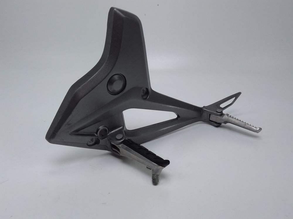 Platine avant gauche complete