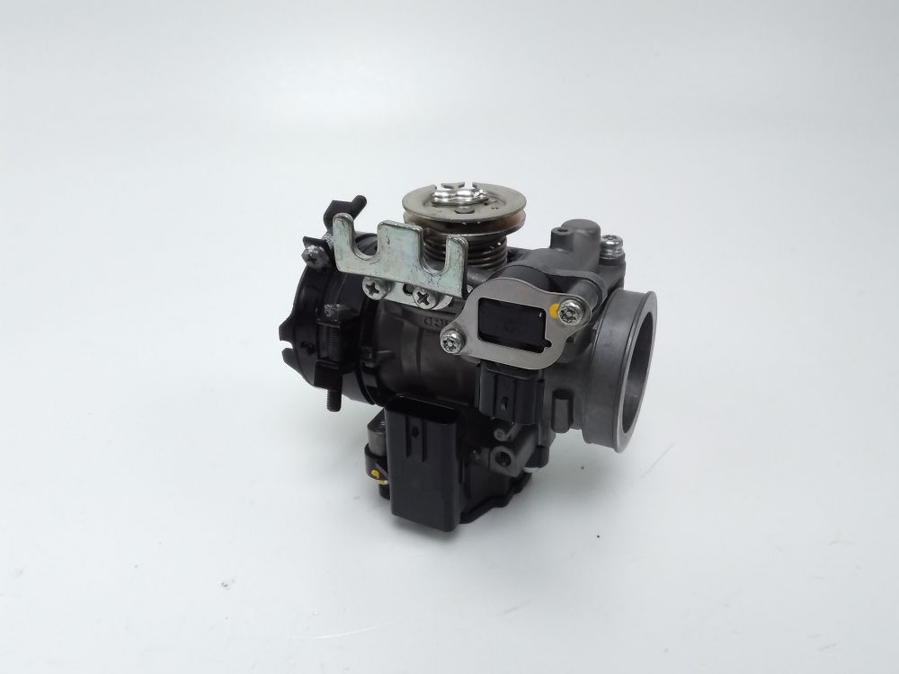 Corps d'injection gauche