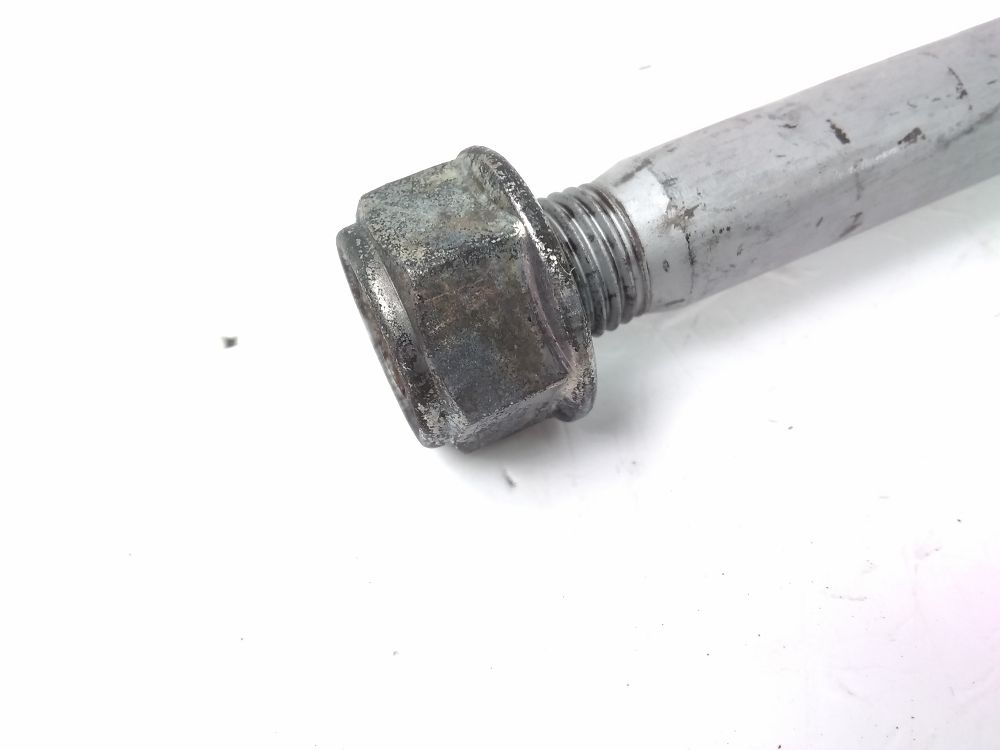 AXE DE ROUE AVANT