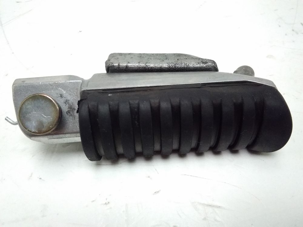 Repose pieds avant droit