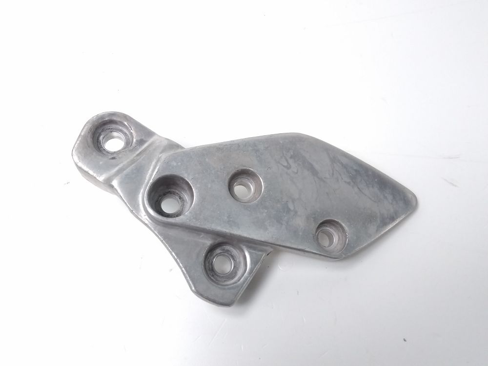 PLATINE AVANT DROITE