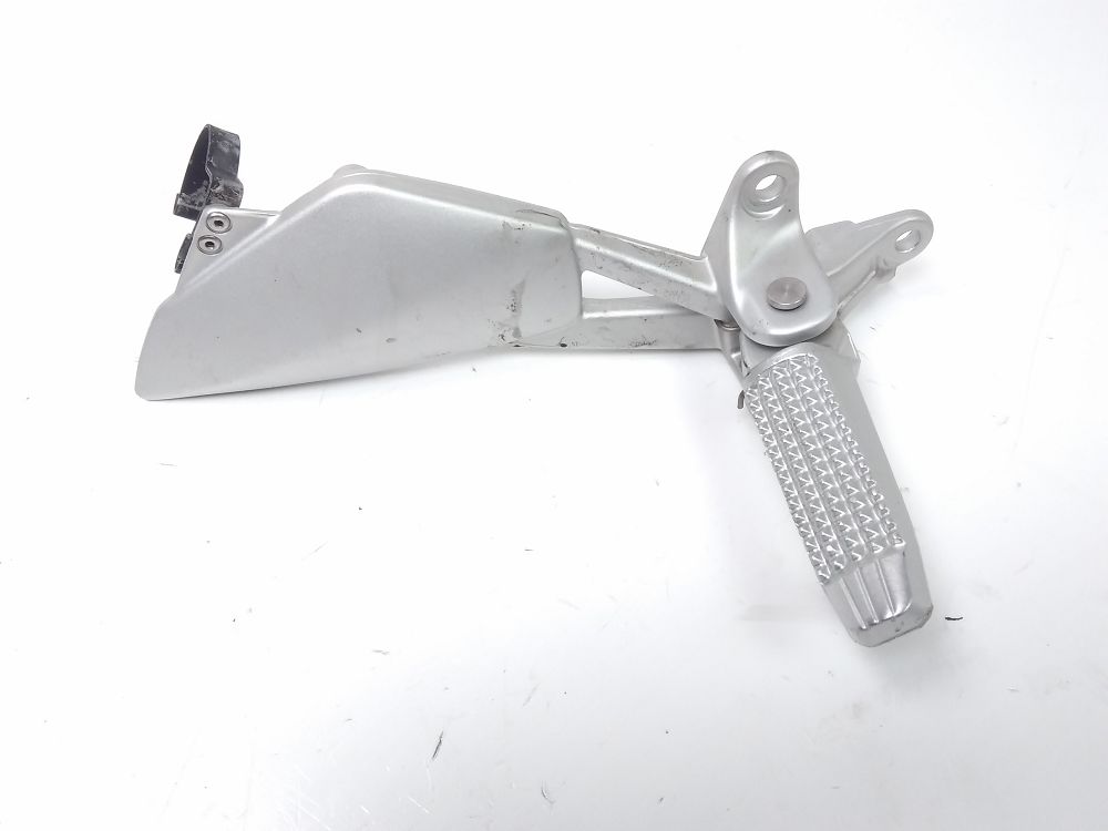 PLATINE AVANT DROITE