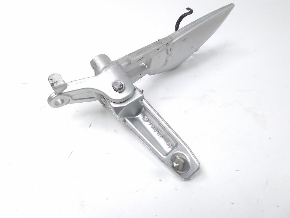 PLATINE AVANT DROITE