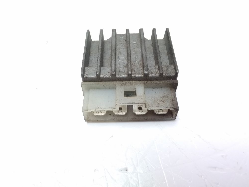 REGULATEUR DE TENSION