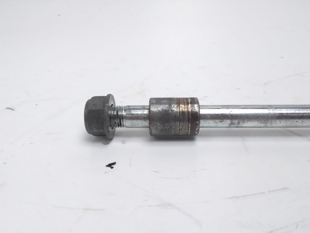 AXE DE ROUE AVANT