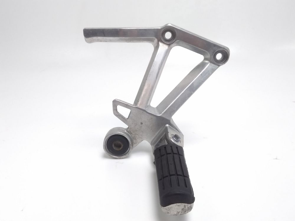 PLATINE ET REPOSE PIEDS ARRIERE DROIT