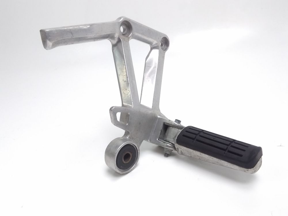 PLATINE ET REPOSE PIEDS ARRIERE DROIT