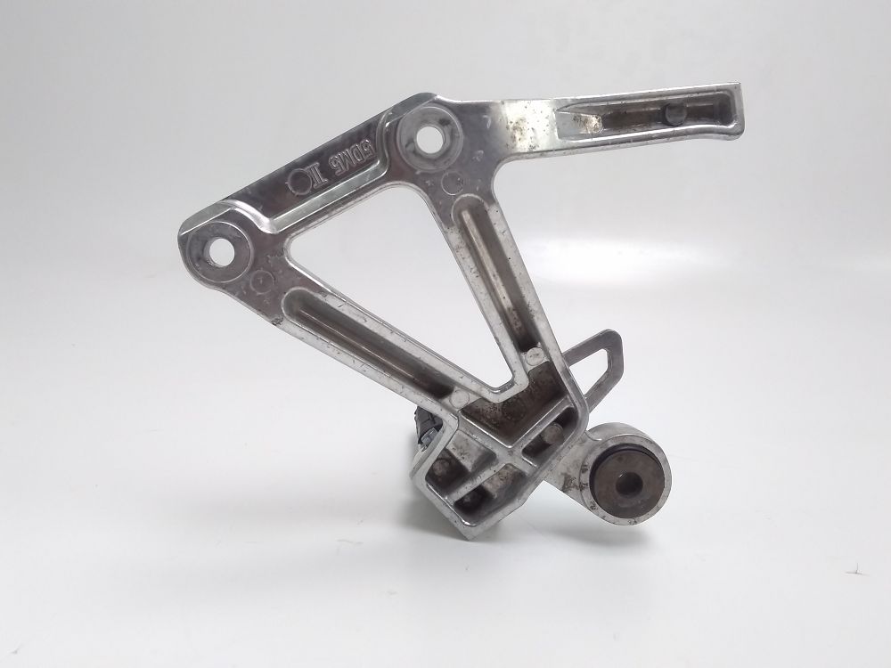 PLATINE ET REPOSE PIEDS ARRIERE DROIT