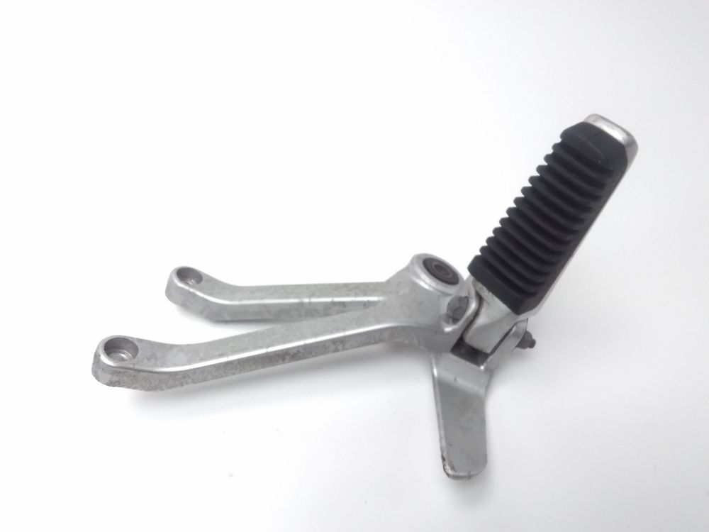 Platine et repose pieds arriere droit