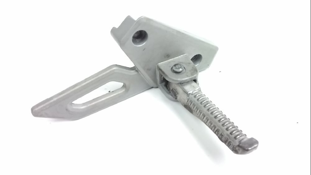 PLATINE ET REPOSE PIEDS ARRIERE DROIT