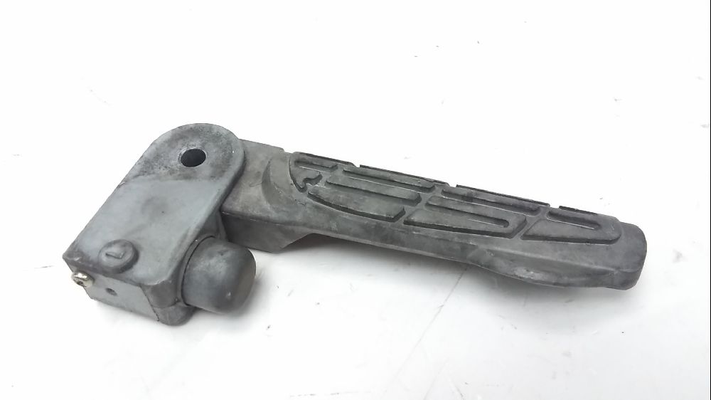 Repose pieds arriere gauche