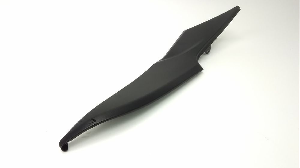 CACHE LATERAL DROIT