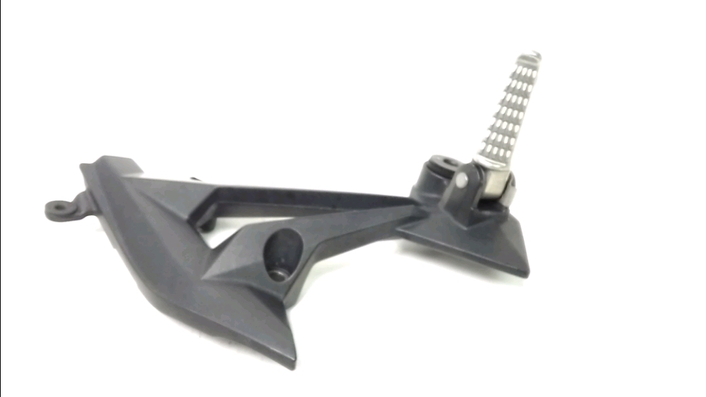 PLATINE ET REPOSE PIEDS ARRIERE DROIT