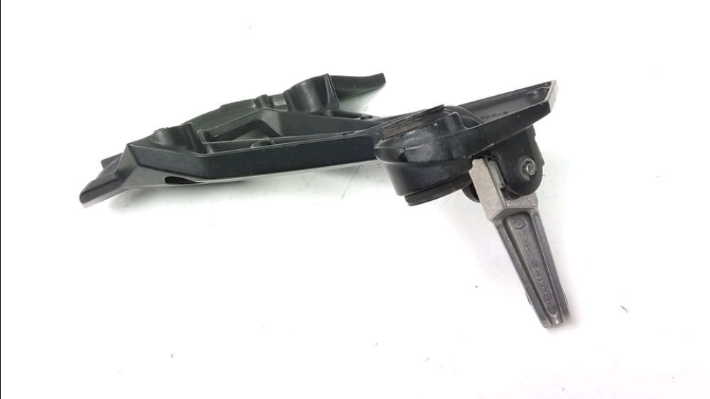 PLATINE ET REPOSE PIEDS ARRIERE DROIT