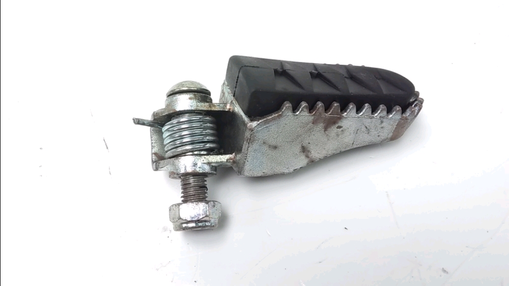 Repose pieds avant droit