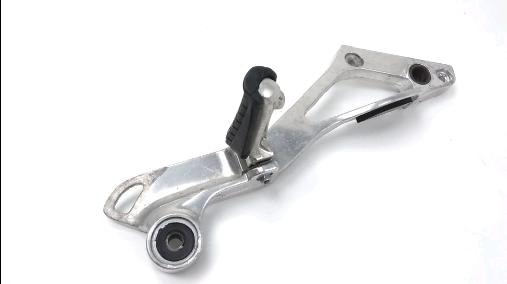 PLATINE ET REPOSE PIEDS ARRIERE DROIT