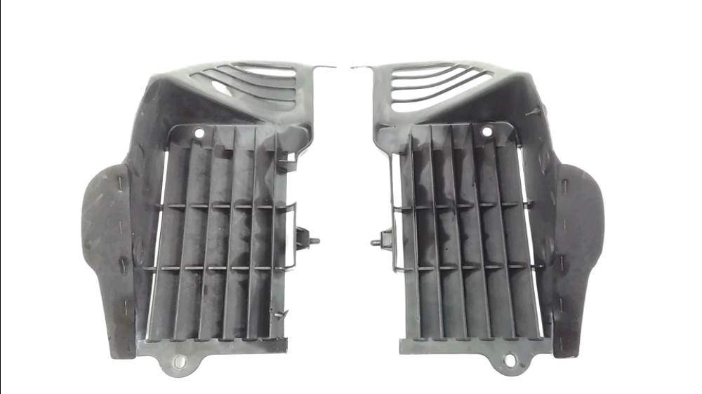 GRILLE DE RADIATEUR