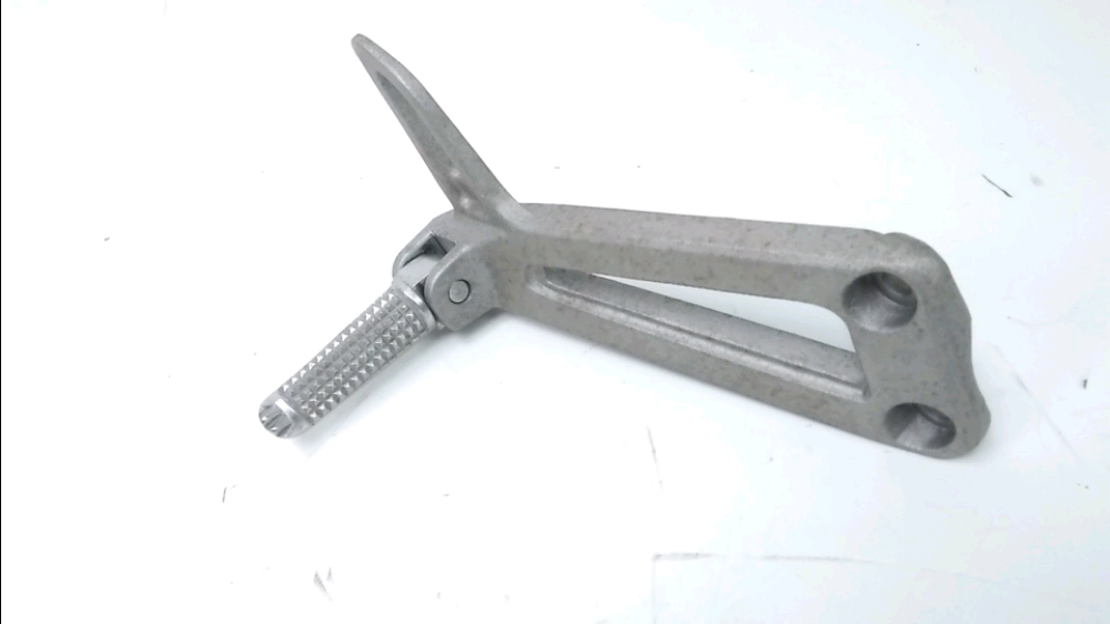 PLATINE ET REPOSE PIEDS ARRIERE DROIT