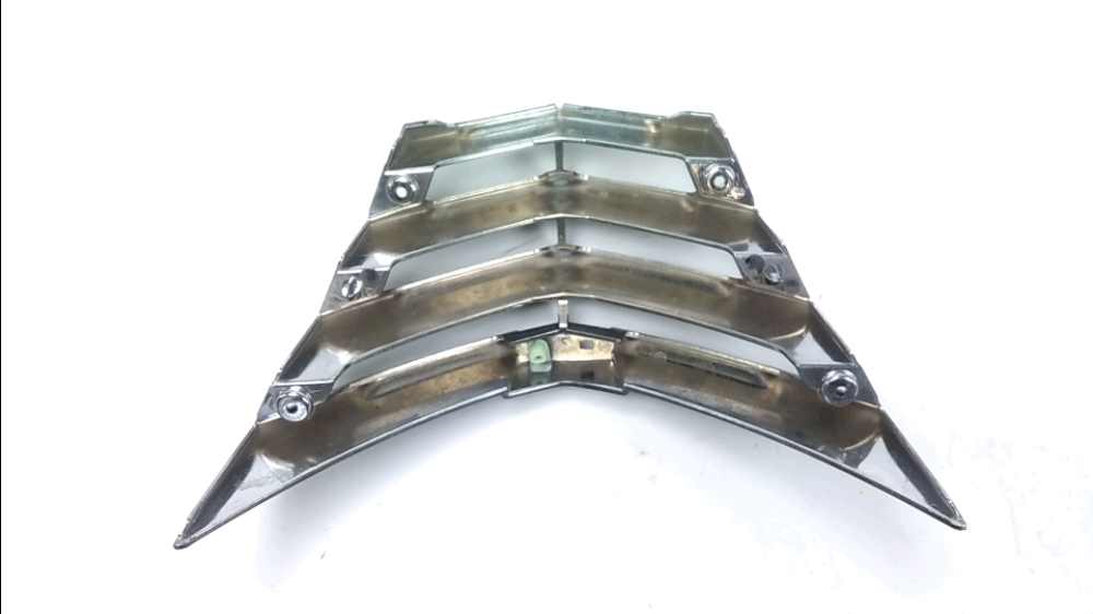GRILLE DE RADIATEUR