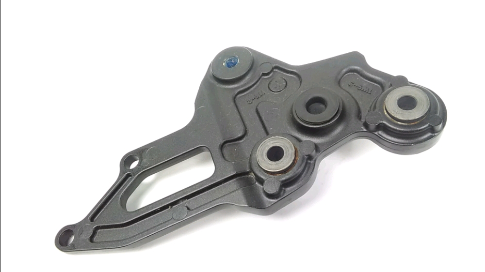 PLATINE AVANT DROITE