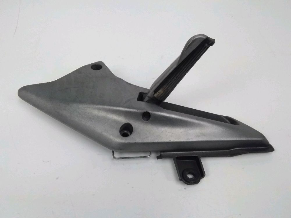 PLATINE ET REPOSE PIEDS ARRIERE DROIT