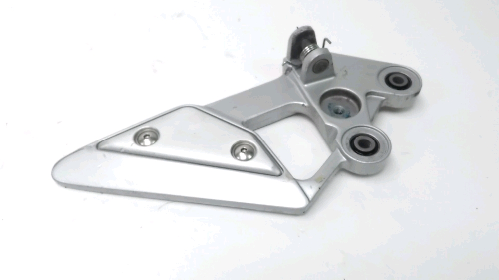 PLATINE AVANT DROITE